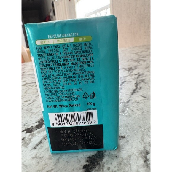 St. Ives' Scrub Bar Soap with Coconut Water, Aloe, and Walnut (4 Packs) - Picture 4 of 4